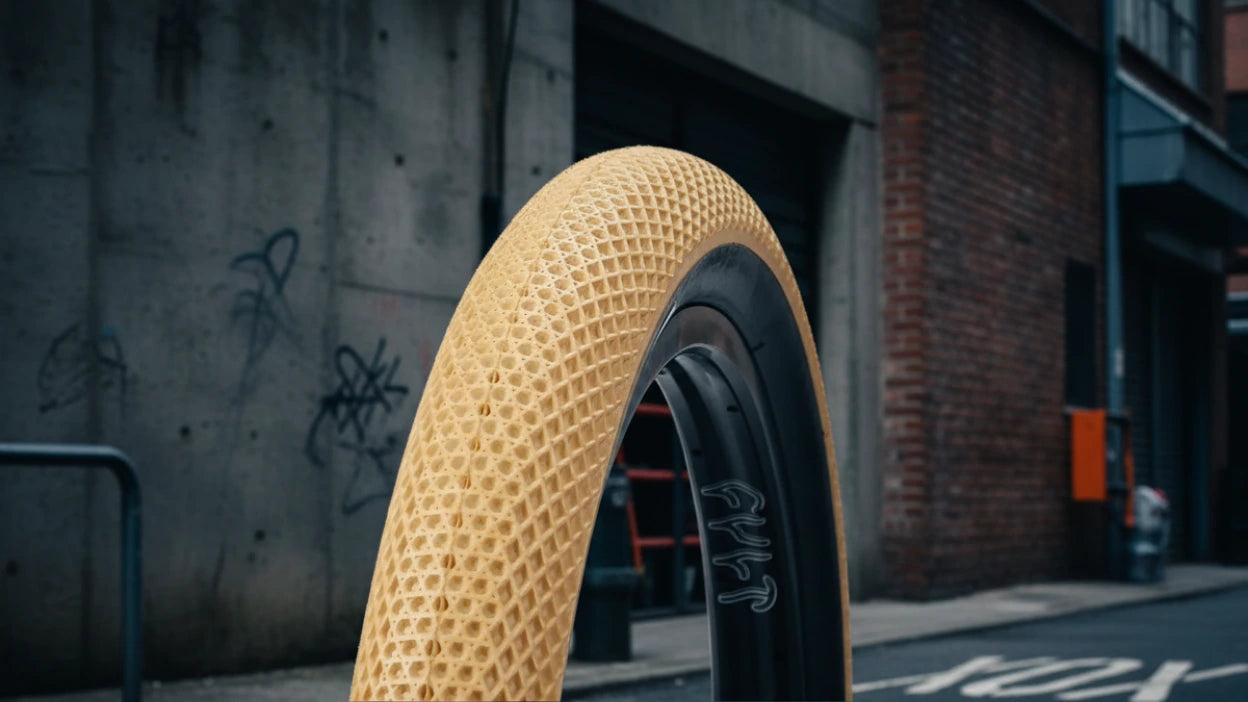Cult Vans Waffle Tire - Black / Tanwall